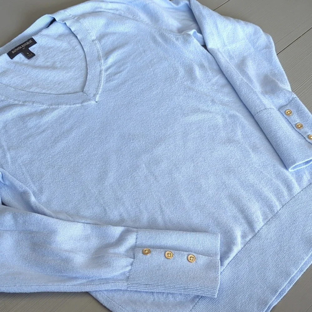 Banana Republic BR Women's V-Neck Light Baby Blue Sweater Size Small S